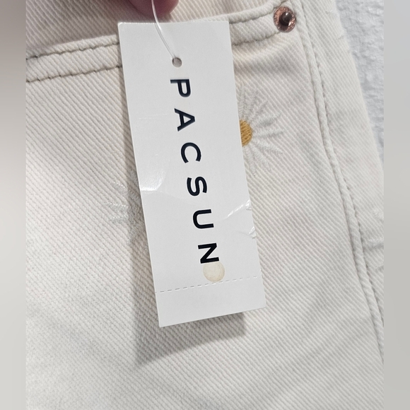 PacSun Daisy Embroidered Ultra High Waisted Vintage Denim ShortsSize 29 NWT - Picture 2 of 16